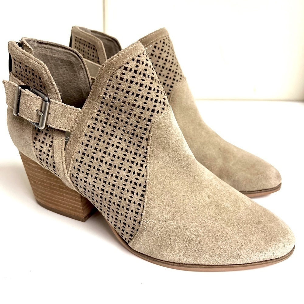 Vince Camuto Naryka ankle buckle Bootie suede leather tan women’s size 8 - Picture 1 of 10